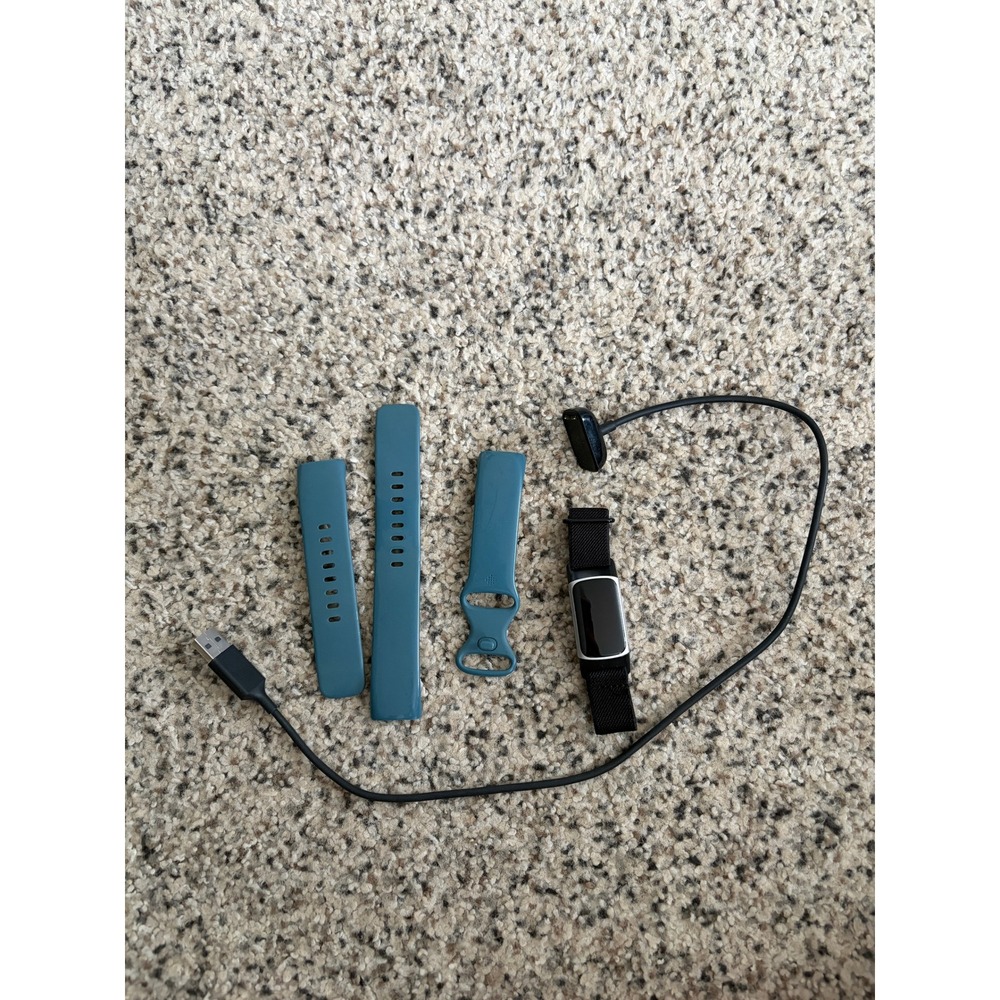 Fitbit Charge 5 Fitness Tracker Extra Band and Charger - TESTED WORKS